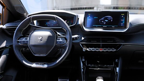 816 ch et un 0 à 100 km/h en 2,5 s : Peugeot ressuscite sa sportive la plus folle en électrique