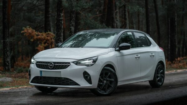 Audacieux, pur et émotionnel : Opel fera sensation au Mondial de l’Auto avec le concept STX