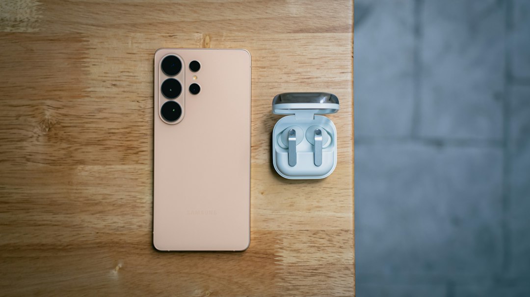 Les récents Samsung Galaxy Buds 4 Pro, notés 9/10, sont à moitié prix grâce à cette offre Amazon