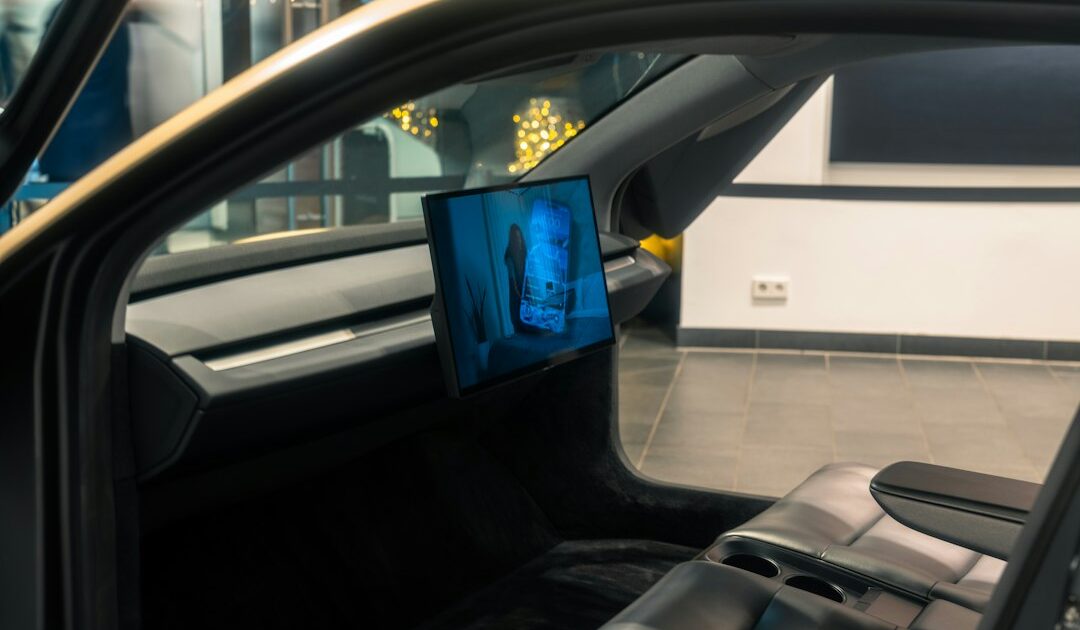 On est monté dans le Tesla Cybercab au Mondial de l’Auto : on a hâte de voir le robotaxi en Europe !