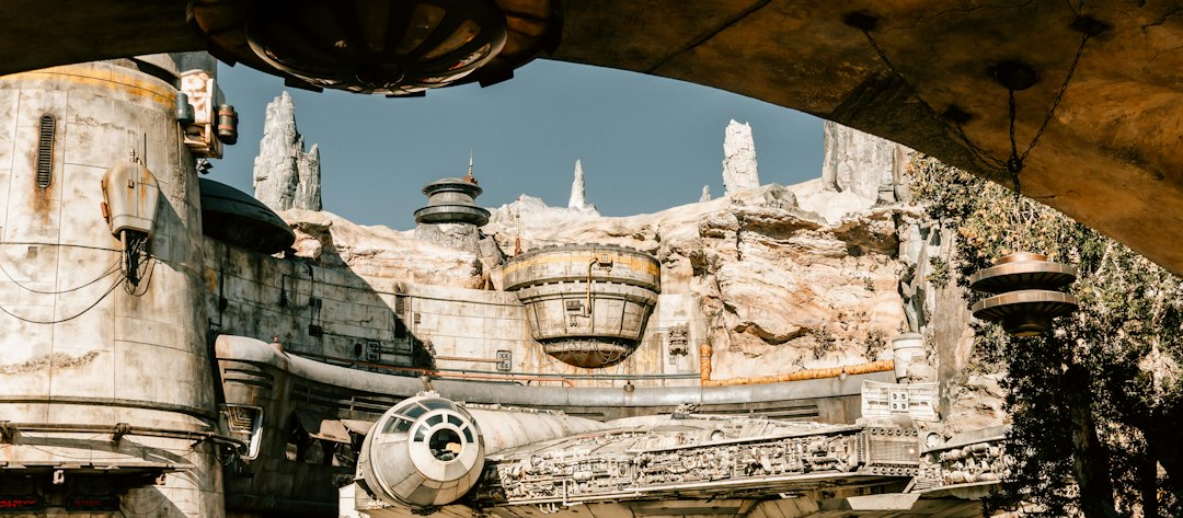 Sebulba se moque d’Anakin dans Star Wars: Galactic Racer… sans savoir qu’il parle de Dark Vador