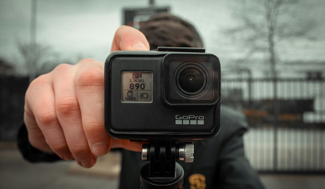 Boulanger casse le prix de la GoPro Hero Lit, l’action cam 4K60 qui embarque sa propre lumière