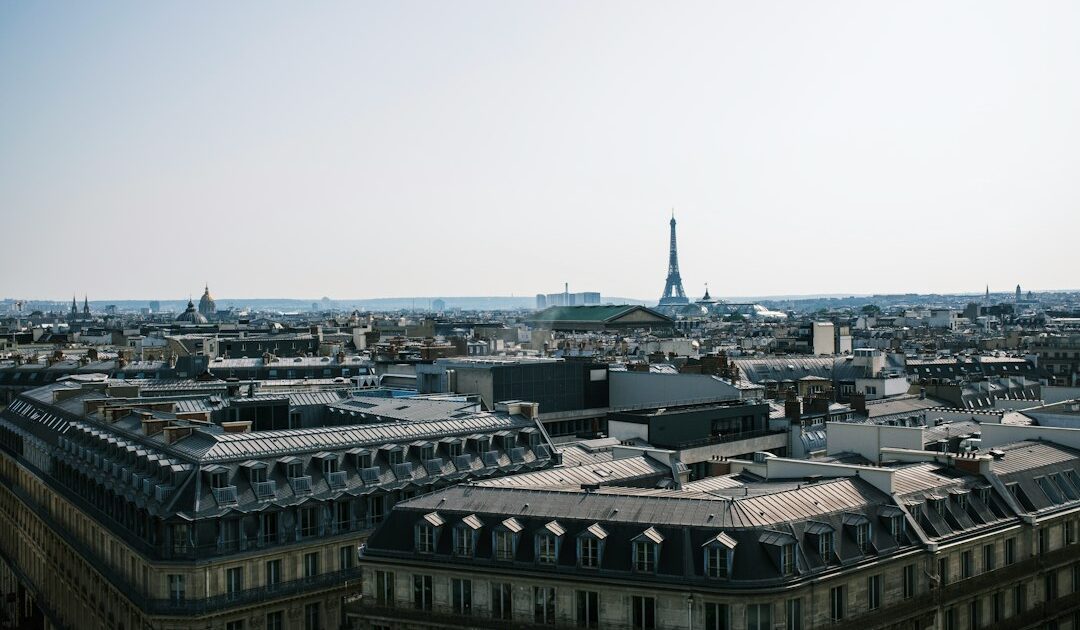 GTA 6 : à Paris, une publicité géante censure les armes de la jaquette