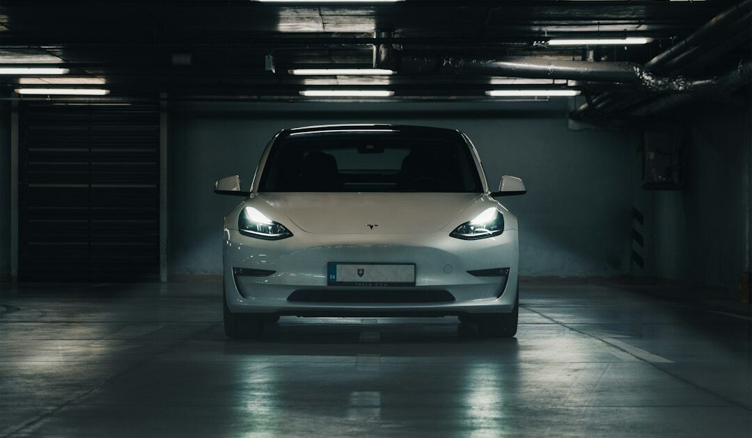 Comment Tesla défie les lois de la physique avec son Roadster