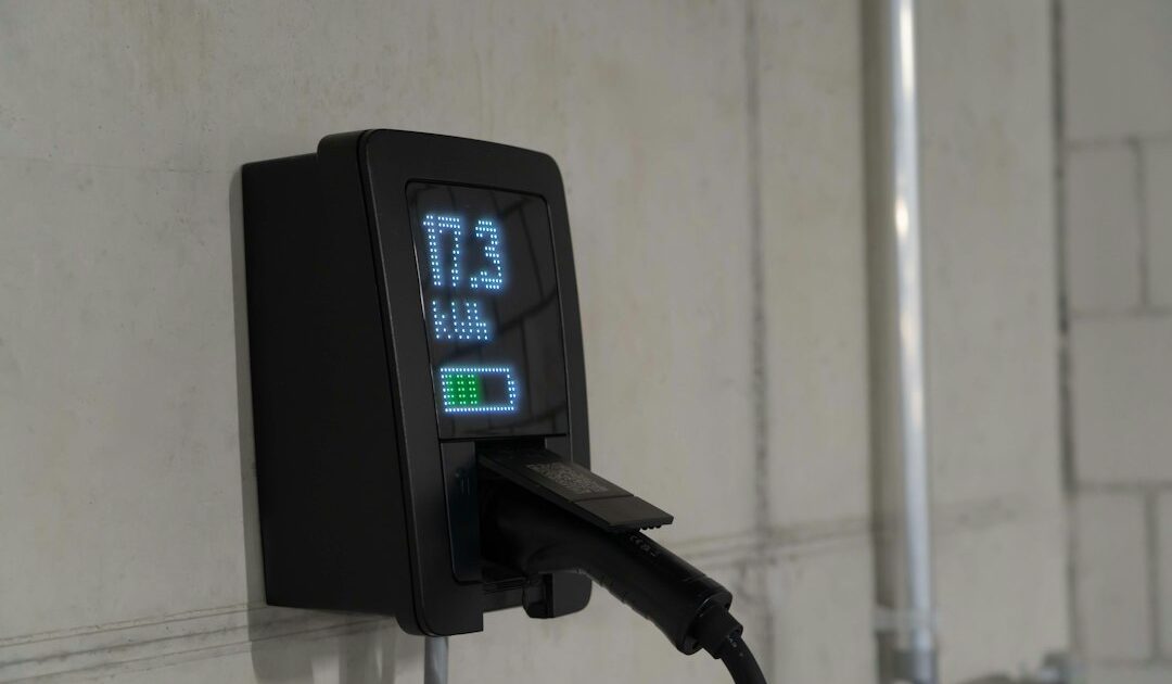 Charge sans fil Qi2 15 W, écran LCD et capacité de 10 000 mAh : cette batterie Anker fait mieux que la concurrence et elle est à -31%