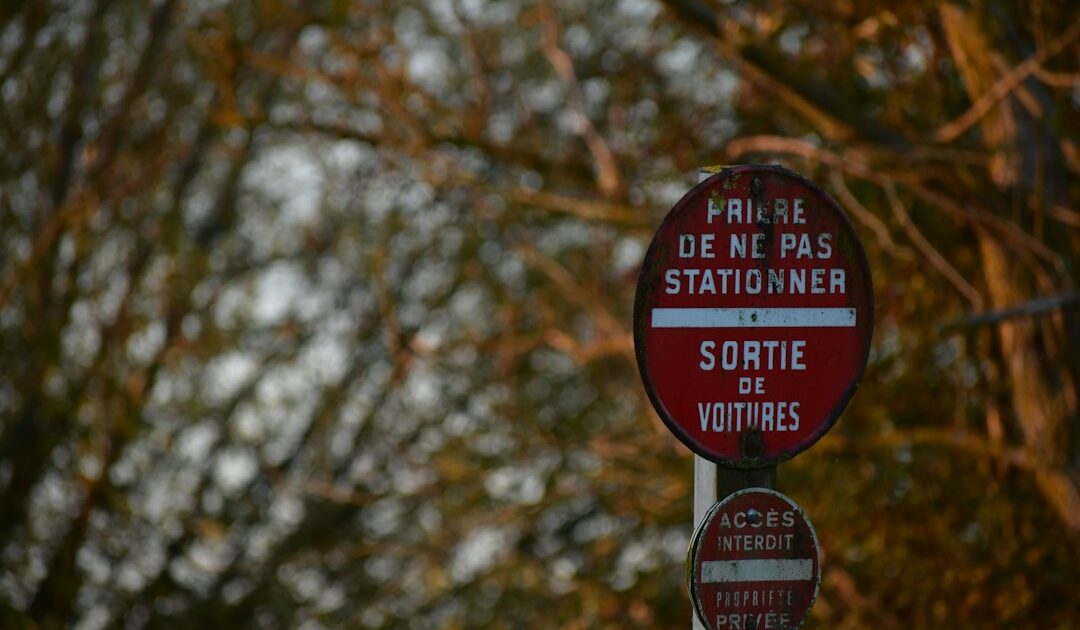 Gare à ces panneaux dès le 1er novembre : êtes-vous concerné par cette obligation routière dans 34 départements ?