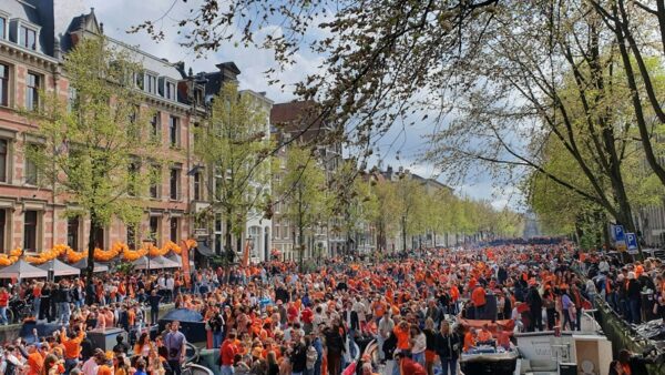 Manifestation du 24 octobre, panne Orange : pourquoi Bitchat est top 1 des applications téléchargées en France