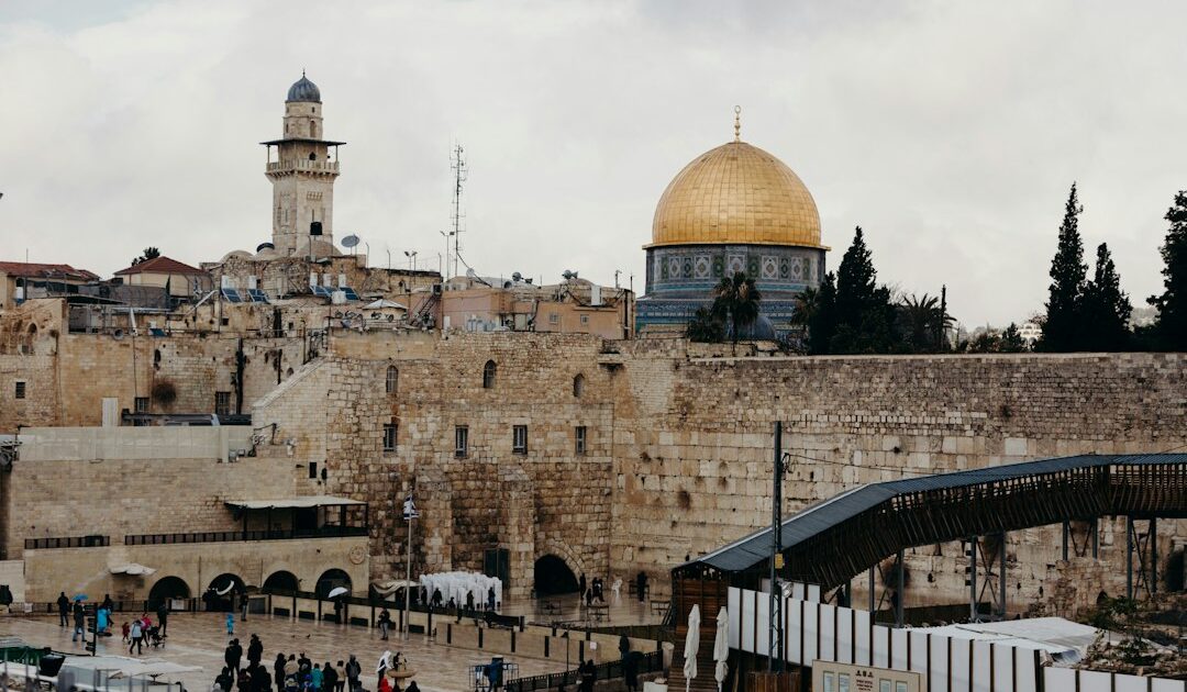 Élections législatives en Israël : pourquoi le traumatisme du 7-Octobre et la colère contre Benyamin Netanyahou ne garantissent pas la victoire de l’opposition
