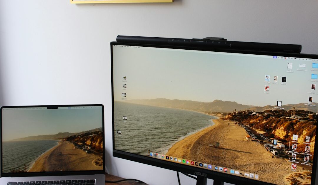 La ScreenBar Max de BenQ veut régler le problème d’éclairage des bureaux à deux écrans [Sponso]