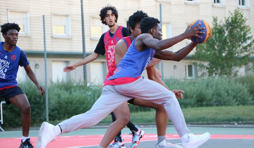 Mode masculine : cinq pièces sportives pour conjuguer confort, fonctionnalité et style au quotidien
