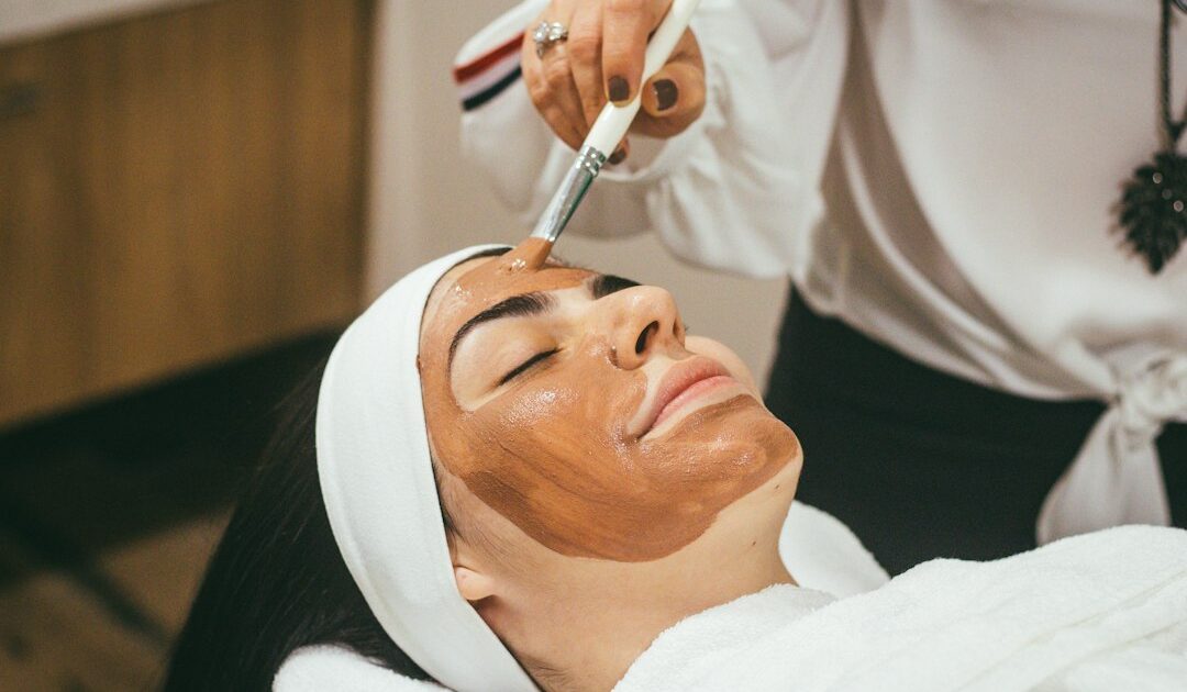 Beauty tech : masque LED, radiofréquence, électrostimulation, casque laser… Ces appareils d’institut s’invitent dans nos salles de bains
