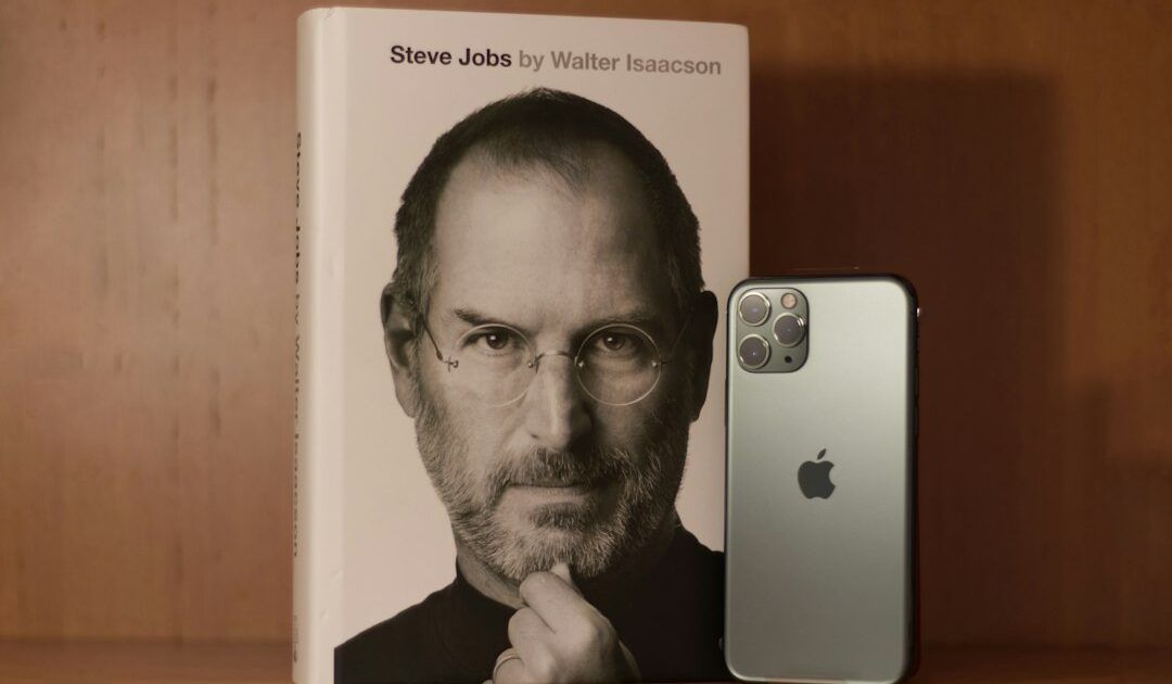 Steve Jobs jugeait l’idée « catastrophique » : en dévoilant le premier MacBook à écran tactile d’Apple, John Ternus poursuit sa stratégie risquée
